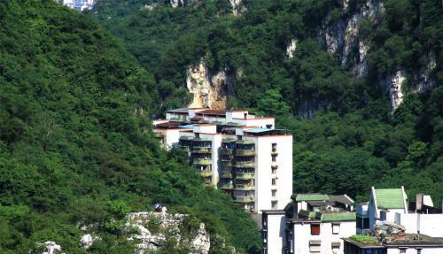 广西著名地标: 柳州鱼峰山, “壶城”美景尽收眼底!